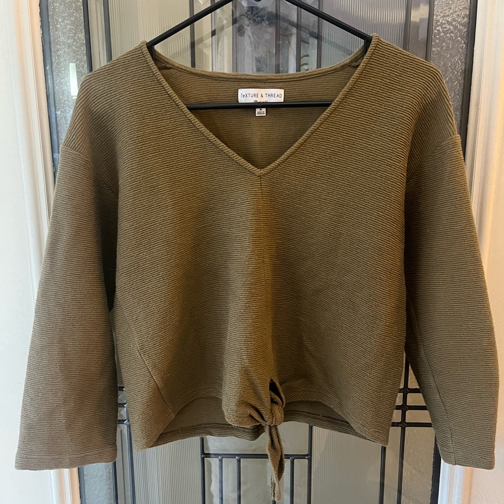 Madewell- Texture & Thread Long Sleeve Tie-Front Top in Asparagus- Size Medium
